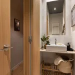 Rent 4 bedroom apartment of 85 m² in Barcelona