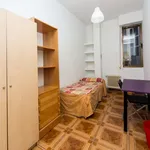 Rent a room of 220 m² in madrid