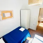 Rent 4 bedroom apartment in Málaga