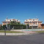 Rent 4 bedroom house of 140 m² in Roma