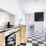 Rent 4 bedroom apartment of 121 m² in Madrid