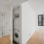 Rent 1 bedroom apartment of 93 m² in New York