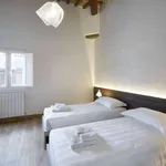 Rent 2 bedroom apartment of 80 m² in florence