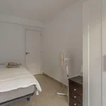 Rent 4 bedroom apartment in Valencia