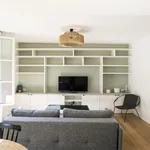 Rent 1 bedroom apartment of 484 m² in Paris