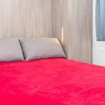 Rent 3 bedroom apartment of 28 m² in Barcelona