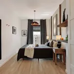 Rent 4 bedroom apartment of 95 m² in Barcelona