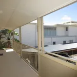 Rent 2 bedroom apartment in Mermaid Beach