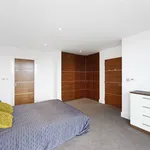 Rent 3 bedroom apartment of 104 m² in London