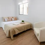 Rent 4 bedroom apartment in Valencia