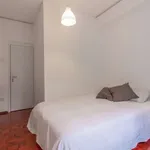 Rent a room of 160 m² in lisbon