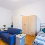 Rent a room of 85 m² in milan