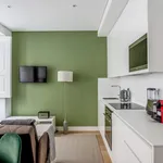 Rent 3 bedroom apartment of 36 m² in Lisbon