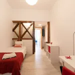 Rent a room of 120 m² in lisbon