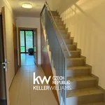 Pronajměte si 1 ložnic/e dům o rozloze 207 m² v Beroun