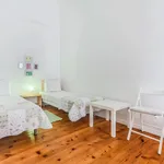 Rent 3 bedroom apartment of 700 m² in Lisbon