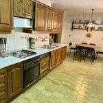 Rent a room of 280 m² in granada