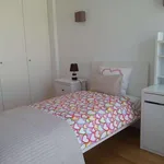 Rent 4 bedroom apartment of 227 m² in Oeiras