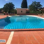 Villa a schiera arredata con piscina