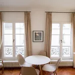 Appartement de 355 m² avec 1 chambre(s) en location à Paris