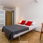 Rent a room of 190 m² in Valencia