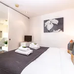 Rent 1 bedroom apartment of 388 m² in London