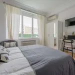 Rent a room of 190 m² in madrid