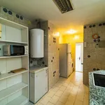 Rent a room of 120 m² in Sevilla