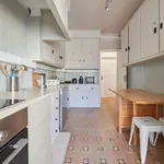 Rent a room of 100 m² in Lisbon