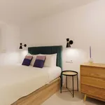 Rent 5 bedroom apartment of 65 m² in Barcelona