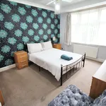 Rent 4 bedroom apartment in London