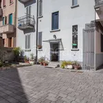 Rent 3 bedroom apartment of 90 m² in Milano