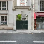 Rent 2 bedroom apartment of 43 m² in Paris