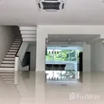 Rent 4 bedroom house of 410 m² in Bangkok