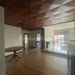 Affitto 3 camera appartamento di 124 m² in Bologna