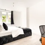 LUX 2BDR Flat By Luton Station/Airport/City Centre - 30min to Kings X St Pancras (Has an Apartment)