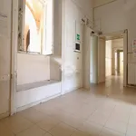 Affitto 5 camera appartamento di 140 m² in Napoli