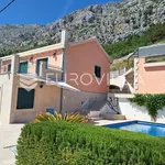 Rent 3 bedroom house of 200 m² in Omiš