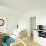 Appartement de 330 m² avec 1 chambre(s) en location à Paris