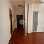 Affitto 2 camera appartamento di 80 m² in Napoli