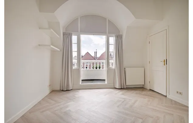 Huur 5 slaapkamer huis van 283 m² in Den Haag