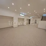 Rent 4 bedroom house of 198 m² in Roma