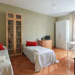 Rent 2 bedroom apartment in Milan