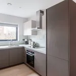 Rent 1 bedroom apartment of 537 m² in London