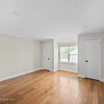 Rent 3 bedroom apartment of 125 m² in Staten Island