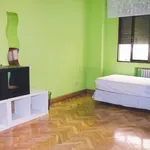 Rent a room of 140 m² in madrid