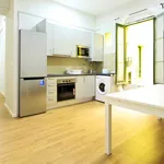 Rent a room of 132 m² in Madrid