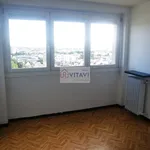 Appartement de 1247 m² avec 3 chambre(s) en location à Beauvais