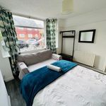 Rent 4 bedroom house in West Midlands