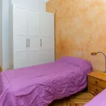 Rent a room of 220 m² in madrid